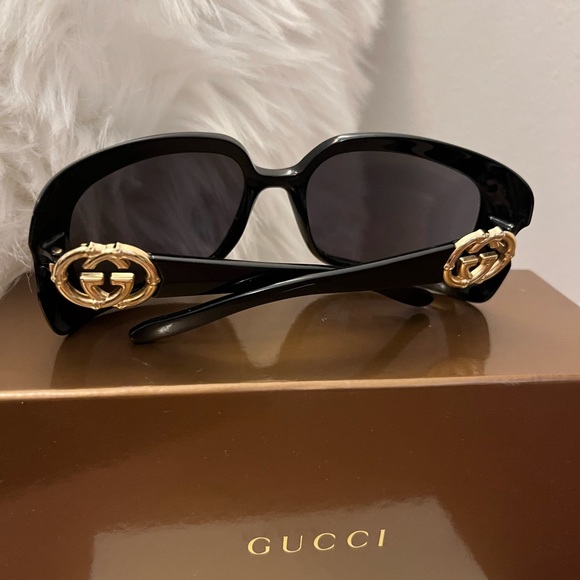 Gucci black w/gold sunglasses. Comes with original case, cleaning cloth and box. - Picture 4 of 7